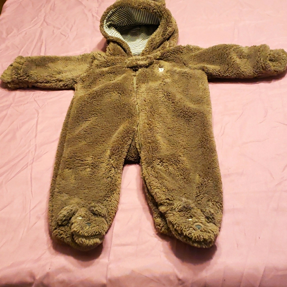Size 3 month Boys Carters Bunting.